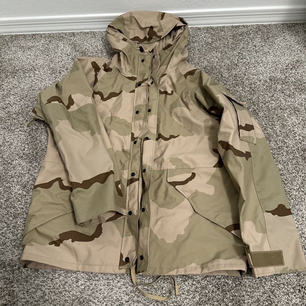 US Military ECWCS Gore-Tex Parka Medium M Cold Weather Jacket Desert Camouflage￼
